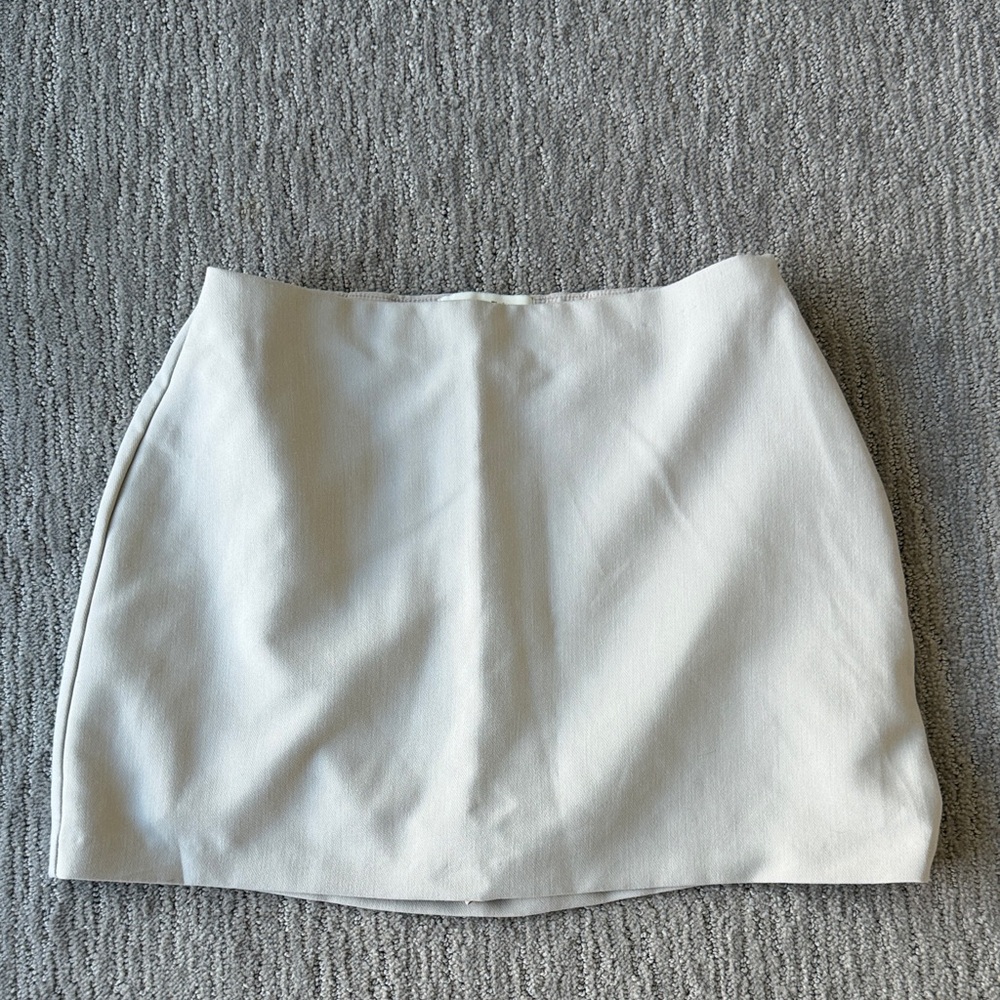 Abercrombie & Fitch A&F Scarlett Curve Love Mini Skort in Taupe